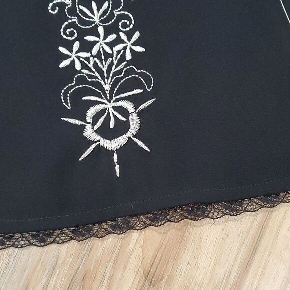 🔹️🔺️Loft Black & White Floral Embroidered Skirt Petite 10 - Picture 5 of 10